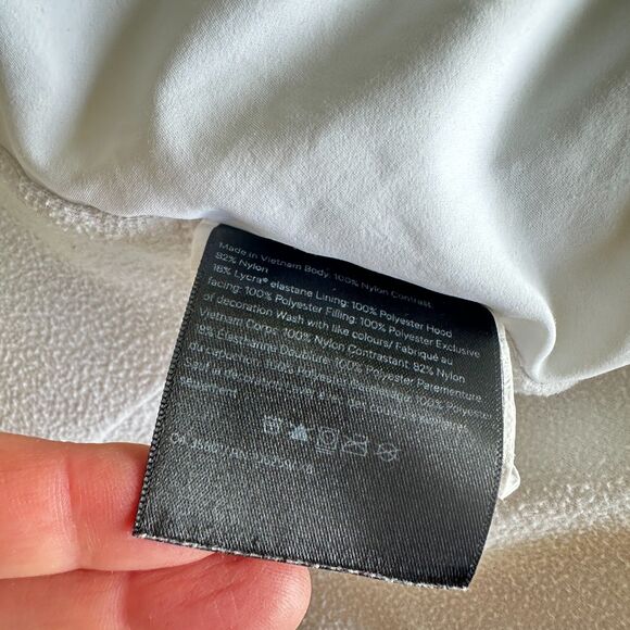 Lululemon “Another Mile” White Quilted Jacket – Size 6 – Lightweight & Warm - Picture 7 of 10